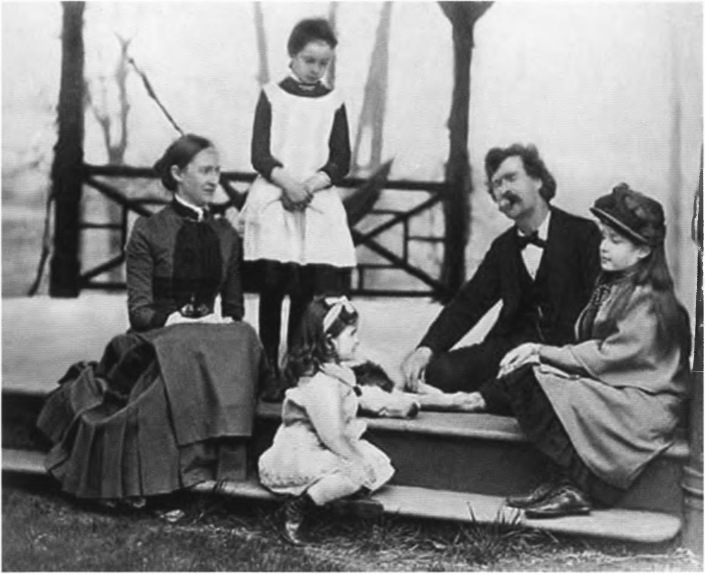 Марк Твен с женой и дочерьми. 1884 г.